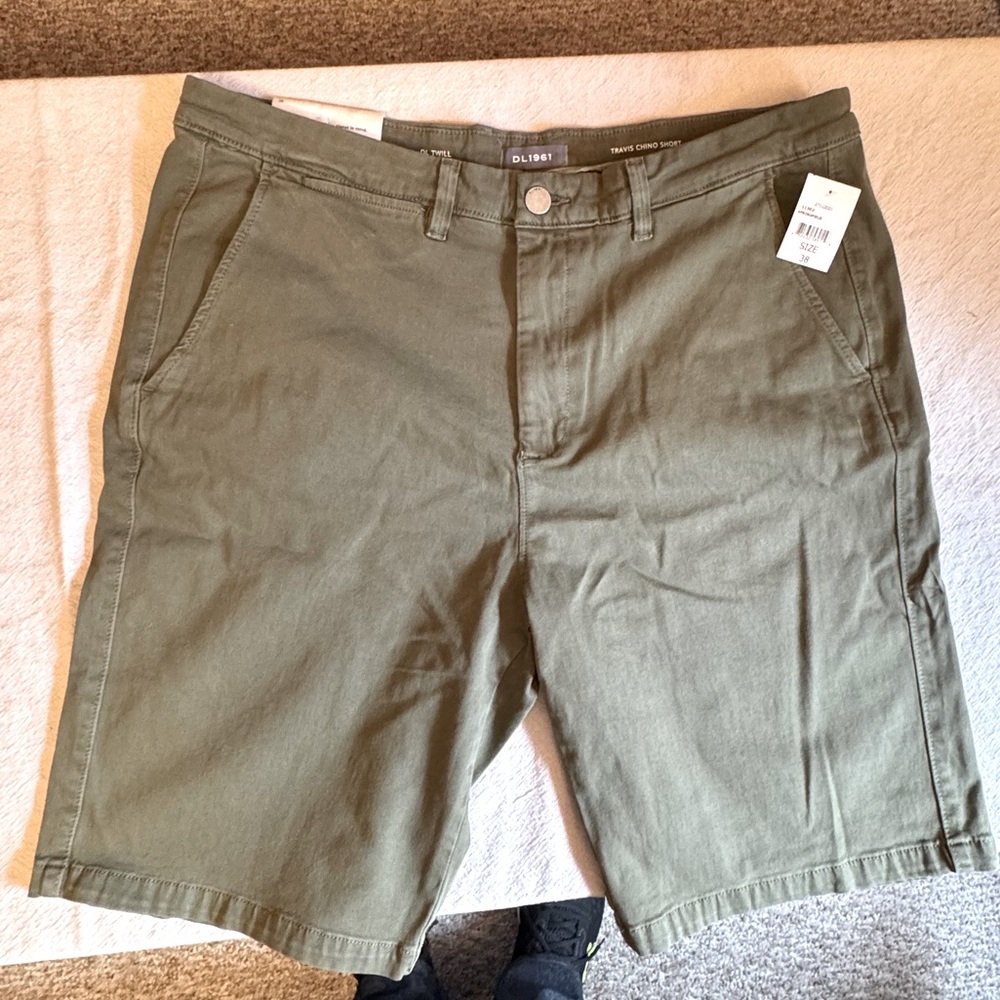 DL1961 Travis Chino Shorts in Forest Green
